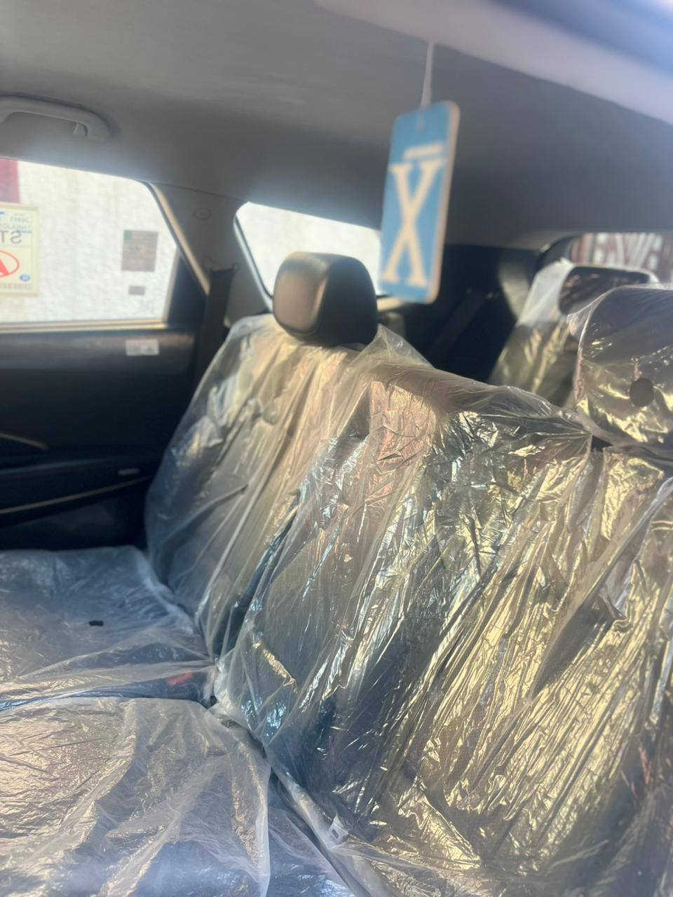 السلام عليكم ستنتافي 17 شماليه للبيع والمراوس ابجارجر اوابوباما سياره فول مواصفات  عده الفتحه مكينه 6 فور ويل سبعه راكب تبريد3قطع تدفئه بالكشنات تشغيل بصمه اشارت ترحيب عن بعد جنطه شفط حساسات اماميه وخلفيه كامره دواره اماميه وخلفيه رادارات جانبيه شاشه كبيره مثبت سرعة نظام ذكي وبعد بيها هواي مواصفات السعر 175 الاستفسار ***********
