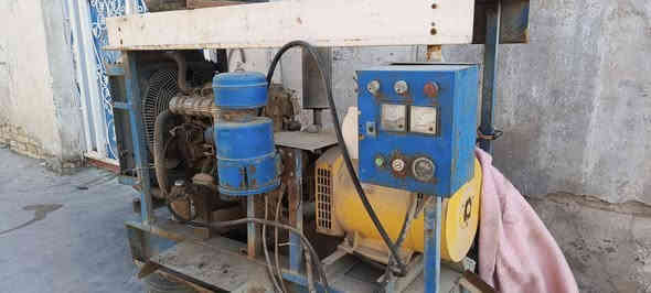 السلام عليكم للبيع مولده كيه محرك ٣٠٠٠ راس توليد ٣٠ كيفي تريفيز محرك نضيف 

ستفسارالاتصال 
***********
