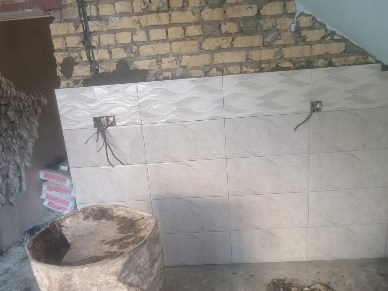 سلام عليكم اخوان خلفة سيراميك ولبخ شغل درجة اولة اشراف هندسي شغلي في كربلاء فقط متفرغ حاليا ***********
