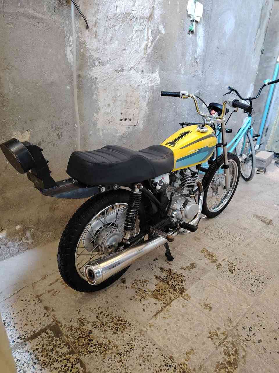 للبيع 4كير اصولي تعمير شاصي 2013 غراض 24 كله اصلي وكيله العارضي مكينه مبدل بيه بس ولفات انتنس سعر 600وبيه مجال  مكاني شارع المدينه ***********
