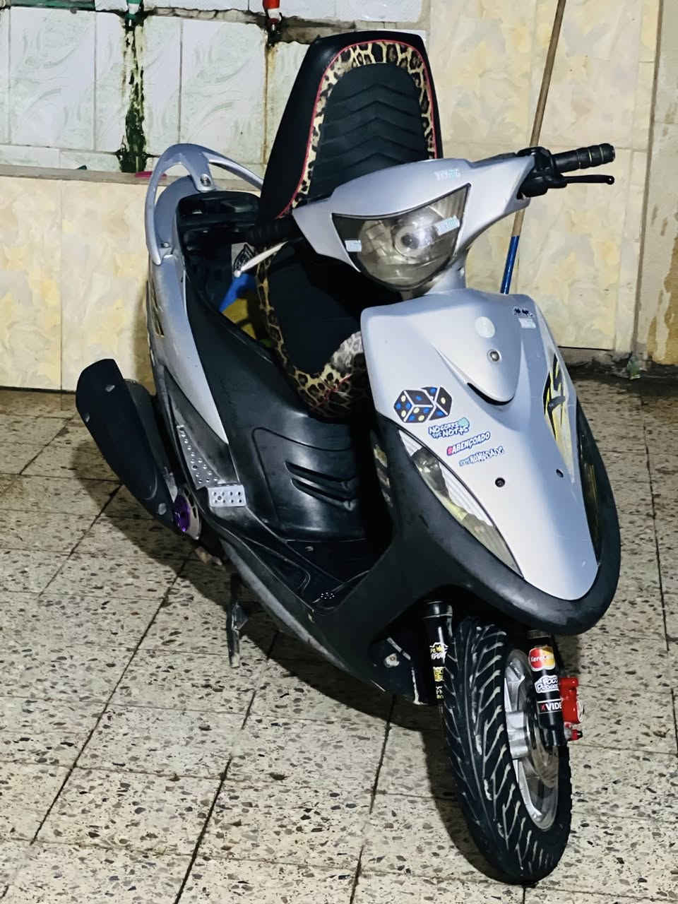 السلام عليكم اخوان دراجه ماكس عدله نهضه ومعدل فول   بوشه ٤٩ بلاديه محرك مامفتوح ولا محطوطه عليها صبانه السعر975 وبيها مجال للطيبين للأستفسار 
*********** مكاني البصره قضاء القرنه
