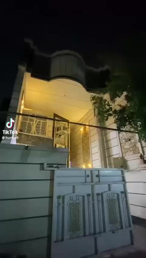 سلام عليكم دار.للبيع مساحه 100 متر.
3 غرفه نوم صاله وخدمات الحريه حي السلام 

اول فرع بشارع عشرين علما بيت فارغ

***********

***********
