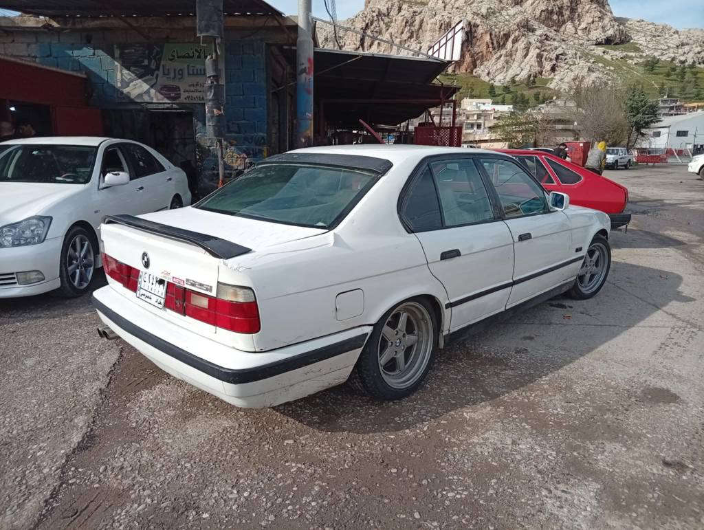 بیئێم مۆدێل 93 ی کەبس 525ی تۆماتیک فول مواسفات گێڕومەکینەو ئەکسل و تەقە ڕەقەی بەشەرت تایە و ویلی لۆکە شنایزەری دوو سایز ماڵی دۆستە سەیارەکە سعری 22گەڵاو بەحاڵ مجال ***********
شوێن سیدسادق حلبجة, السليمانية
