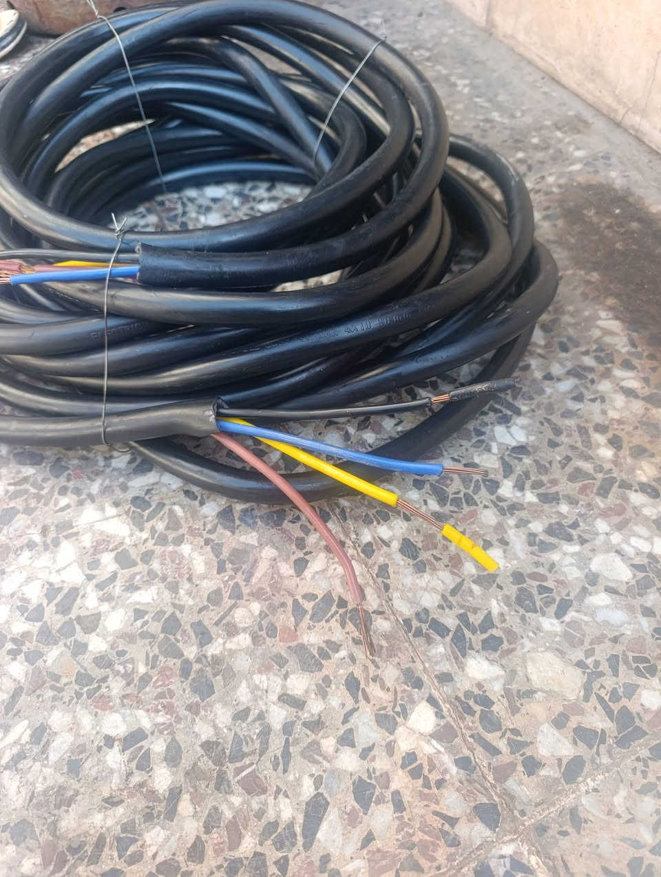 كيبل 4في 10,,طول 15,متر مكاني بغداد حي العامل مستخدم عل فحص


**إذا كنت صاحب هذا الإعلان وتريد حذفه لأي سبب، رجاءا أرسل رسالة إلى الدعم الفني**