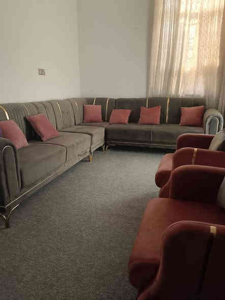 إعلان (466)
يسر مكتب الملاذ الآمن للعقارات لزبائنه الكرام عن توفر : 

 بيت طابقين للبيع
 في البصرة الجمعيات 
حي الاصدقاء_قرب شارع بغداد في المربع الذهبي موقع ممتاز جدا
بناء حديث عمر البناء ٥ سنوات
مساحة 133متر
٣ غرف وحده جوه وثنين فوك و٣ حمامات ثنين جوه وواحد فوك ودوانيه وهولين واحد جوه وواحد فوك
 ومطبخ
بناء طابوق درجه اولى
السعر ٢١٥مليون بدون اثاث

للاستفسار
***********
***********
العنوان القبله/حي المهندسين/ شارع العكيلي
