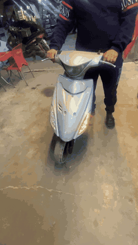 السلام عليكم دراجه ادرز صيني للبيع سعر 350الف وبيها مجال مكينة تحتاج فيلس فقط للاستفسار *********** العنوان بغداد
