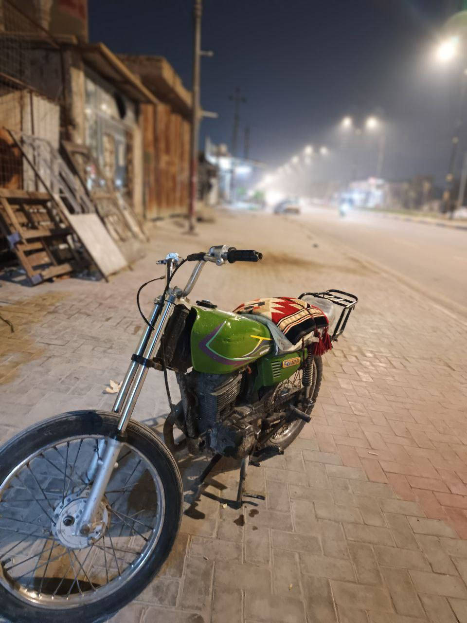 السلام عليكم
دراجه حربي كلك كلك كلك بعدهي تحت التعمير 
الدراجه شاصي موس والمكينه 150cc غطاس دايوان مديل 2020 مكينه مصبوغ اسود البراغي وكاله برغي مامفتوح منها وهذا النضوح البيها عندي قبق الماغنيت بي زرف هوه يتبدل ب10 بس اني ما امبدله حتى لحد يجيني ويگلي مفتوحه اي تبخير ونضوح غير القبق ماكو الدراجه ابيعلك حربي لاتحجي اشاير واگلوب ومادري شني الدراجه جوزه سويج مخفي صوت وشلعه ومعدل وفصله عل اربع نمر يعني بأي نمره تفصل فصله شكل كلشي بيها بلادي وبيها نقوصات يعني الدواسات طاگه يرادلها تبديل والستان النص يرادله سبرنگه وذا تحب تبدله براحتك الدراجه معروضه 350 وبيها مجال حگ الجيه واني خادم للشراي متواجد فيس وواتساب وهذا رقمي *********** المكان كربلاء  حي العسكري
