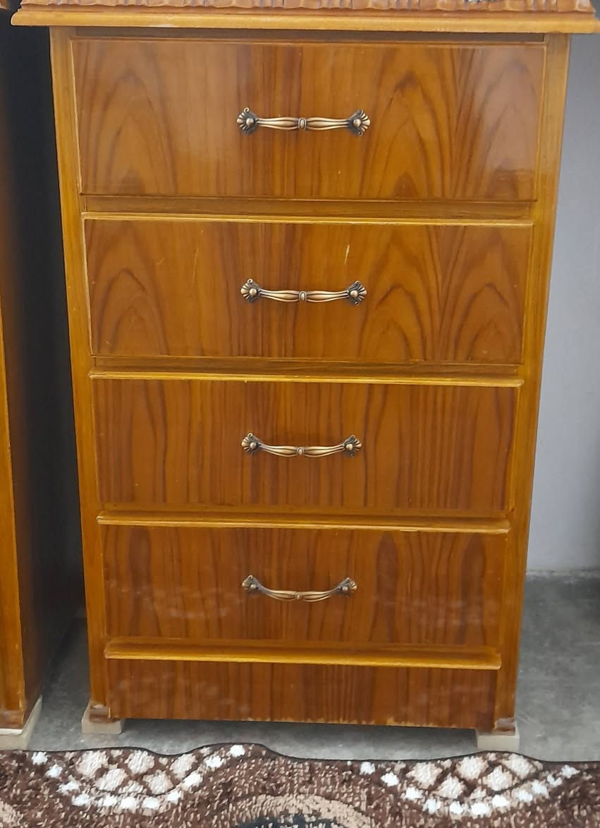 غرفة نوم للبيع للإستفسار الاتصال على الرقم ***********
