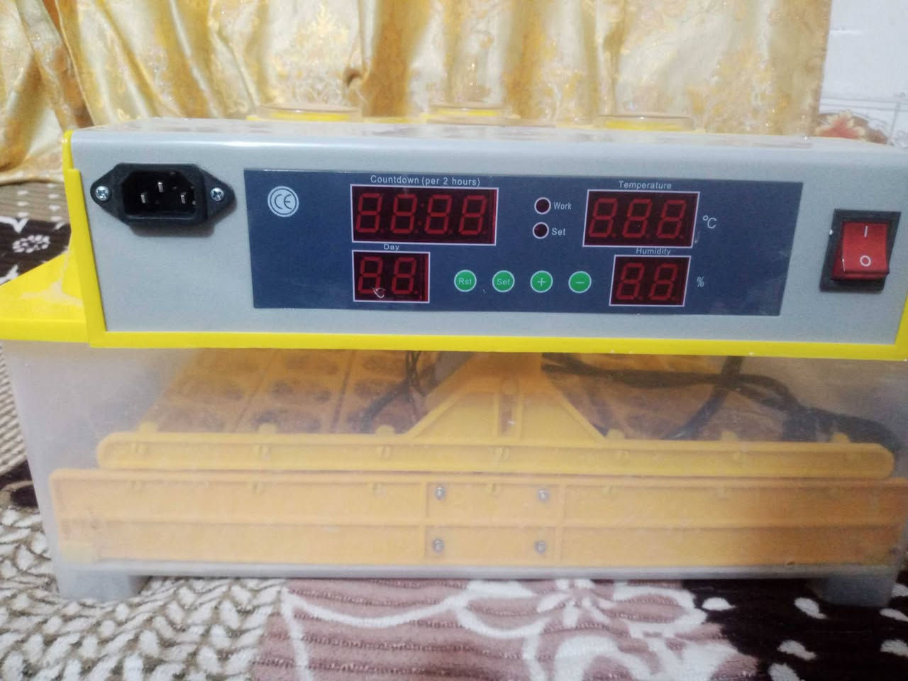 متاح مفقس  نوع صيني 56 بيضه تفاصيل اكثر خاص ما متواجد على الفيس ***********
