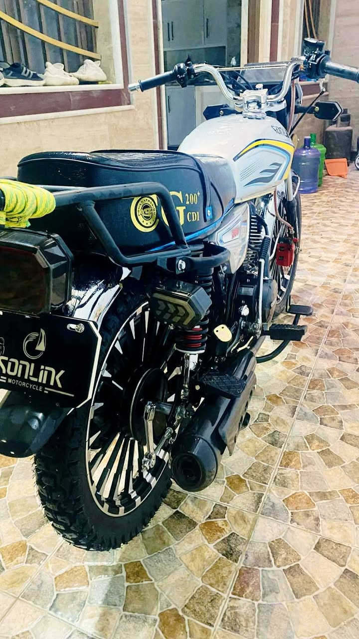 السلام عليكم دراجة سونك للبيع 25 اوراق اسكنر ماشية 2000 *********** 850 اوبيهةمجال بصيط
