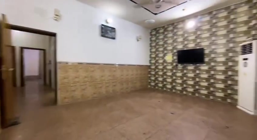 بيت للبيع مساحه ٢٠٠ متر في بلدروز كسيرات قريب على  الشارع الزراعة  وقريب على الشارع العام بناء حديث
 موقع المكتب بلدروز حي العسكري مقابل المستوصف *********** ***********

