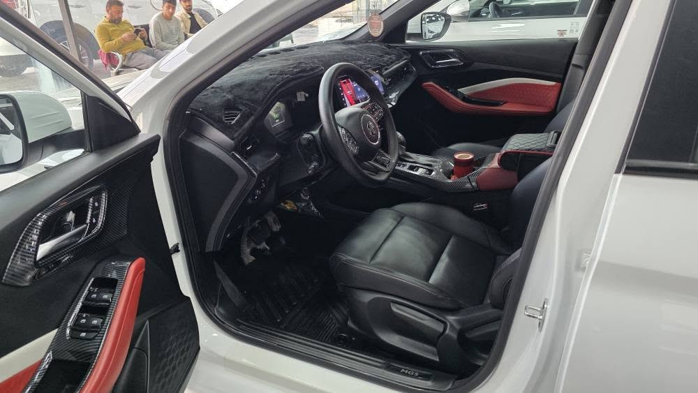 ئێم جی  MG GT 2023 Sport
تەنیا 26 هەزار ڕۆیشتووە. بێ بۆیاغ بێ ساردی
فول مواصفات.بەصمة.سلاید.برێك کارەبایی.
شاشەو 5 كاميرا.ئاوێنە شەفت. کوشین جلد.
لايت زينۆن.شاشە بیلادی ئەکتیڤ.
مكان  أربيل.   ١٠٠ متری معرض تۆپ کارس 
سعر 116ورقة   موبایل    *********** أربيل, العراق
