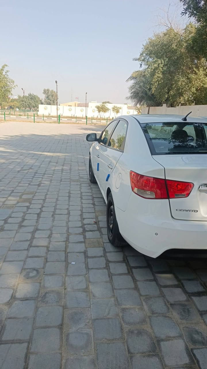 السلام عليكم عندي سيارة سيراتو خليجي موديل ١٣ فول المواصفات فتحه بل القماره شفتات مري شفط كامره خلفي حساسات شغاله مال الوره٦نمر رياضي السيارة ماشية ١٥٠ السيارة جاهزة على ٢٤حبايه السيارة مكفولة كفالة من ضربة ومن تبديل وفتح السيارة بيه بس ربع صبغ الباب الوره جه السايق والباقي مكفولة كفالة عامة محرك كير تبريد شرط حداديه ٨٠بل الميه تخم تاير الرقم أربيل تريد وكالة اوتحويل السعر ١٠٥وبيه مجال بسيط معنى الكلام السيارة جاهزة وحلوه عنواني نجف شارع المدينة وهذا رقمي ***********
