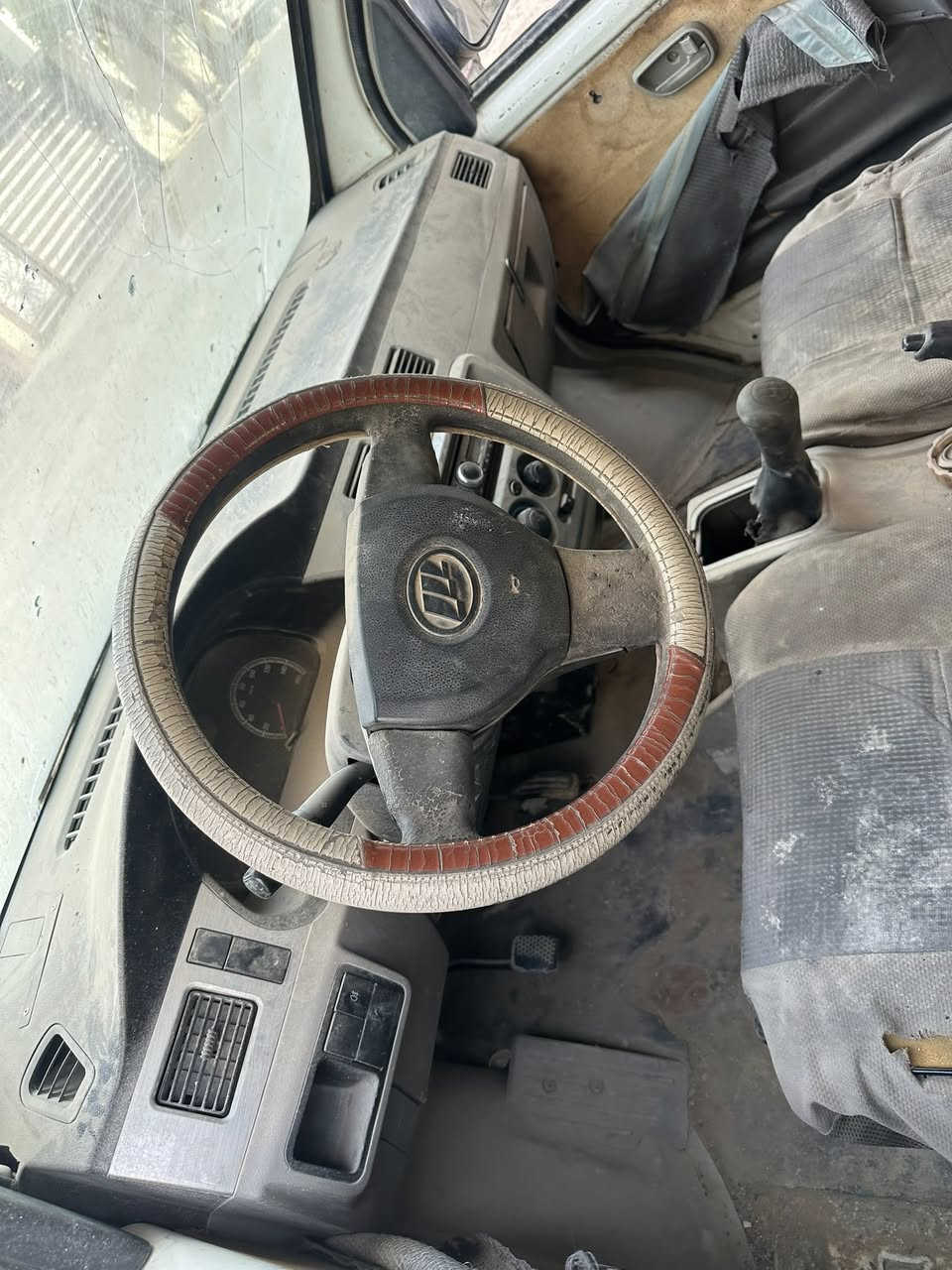 السلام عليكم اخوان عندي سيارتين ليفان وجون واي بلاديات اني ماصهن من المزاد مالهن بغداد بسمي الكتاب اريد ابيع علا حطتهن تواصل واتساب ماسنجر اتصال***********  اسعر مناسبه ومستعجل علا بيعهن
