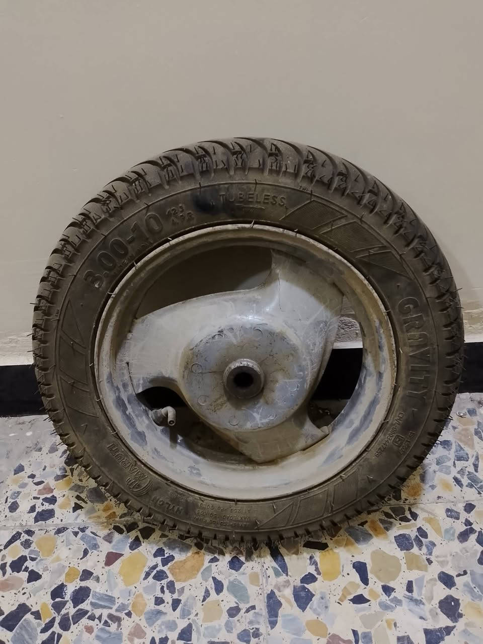 السلام عليكم هذن مال حاويه جدد والصالنصه اف ام السعر 35 العنوان تقاطع درويش بغداد  ***********
