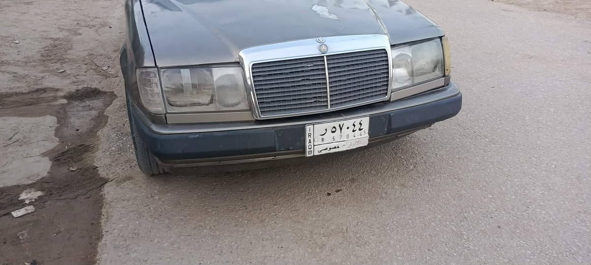سلام عليكم 
مارسدس دب مشروع وطني موديل ٩٠ الدواخل زيتوني جلد 
كير ومحرك بطه كفالة التبريد عوزه راديتر فقط 
تخم داير  جديد العنوان ذي قار وبغداد 
الواتساب ***********
