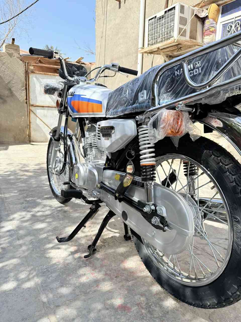 سلام عليكم شباب نامه البيع توني عمرتهة بلاد شرط  والشاصي سكنر ودارجه برغي مامفتوح بيهة المكان رميثه وبخدمت الشراي ***********
