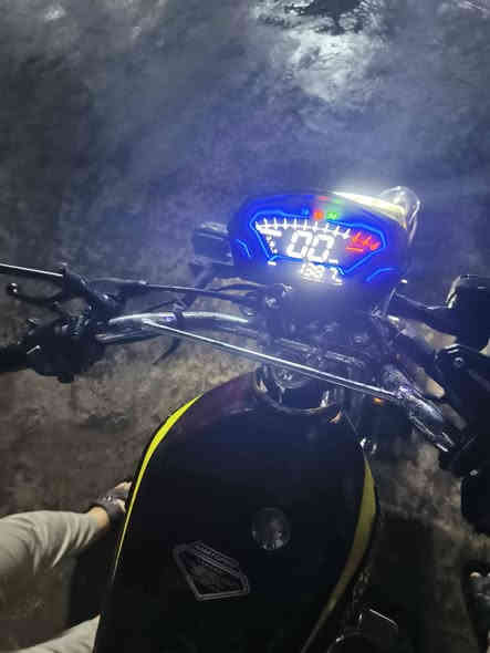 ماطور للبيع نامي برو 2025  5كير
محرك150 مابيه أي عيب شرط ماشي شهر 1 سعر ٧٨٠بيه مجال 
ورقم ***********
