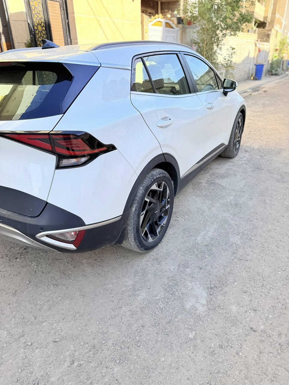 السلام عليكم

كيا سبورتج خليجي 

رقم بغداد

موديل 2024

ماشي 48الف

محرك 2000 الفين دوش 

بصمه 

جنطه كهرباء 

كراسي كهرباء 

تشغيل عن بعد 

شاش نفكيشن 

وكل حجم 19 

كشنات تدفئى 

كشنات مخمل  

داخل عسلي 

نقطه عمياء

شفتات ستيرن 

شاحن واير ليس 

مكان سياره بغداد 

السعر 22800$ بي مجال بسيط ‏

العنوان بغداد 

الاستفسار 
***********
***********
