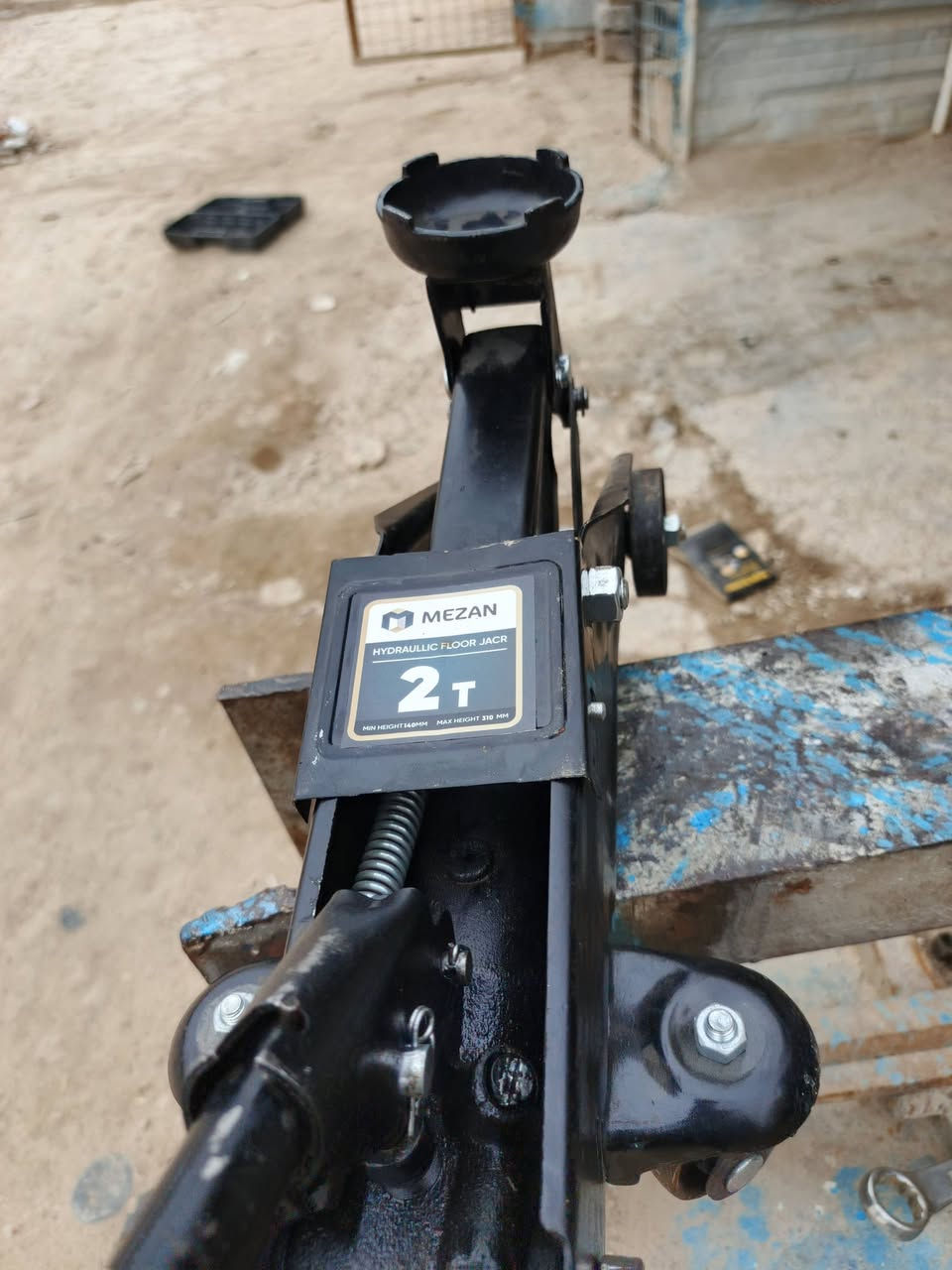 سلام عليكم جك 2طن يصعد عل نص مكان كوت حي الحكيم سعر ٢٠ وبي مجال كامل معه العده ***********
