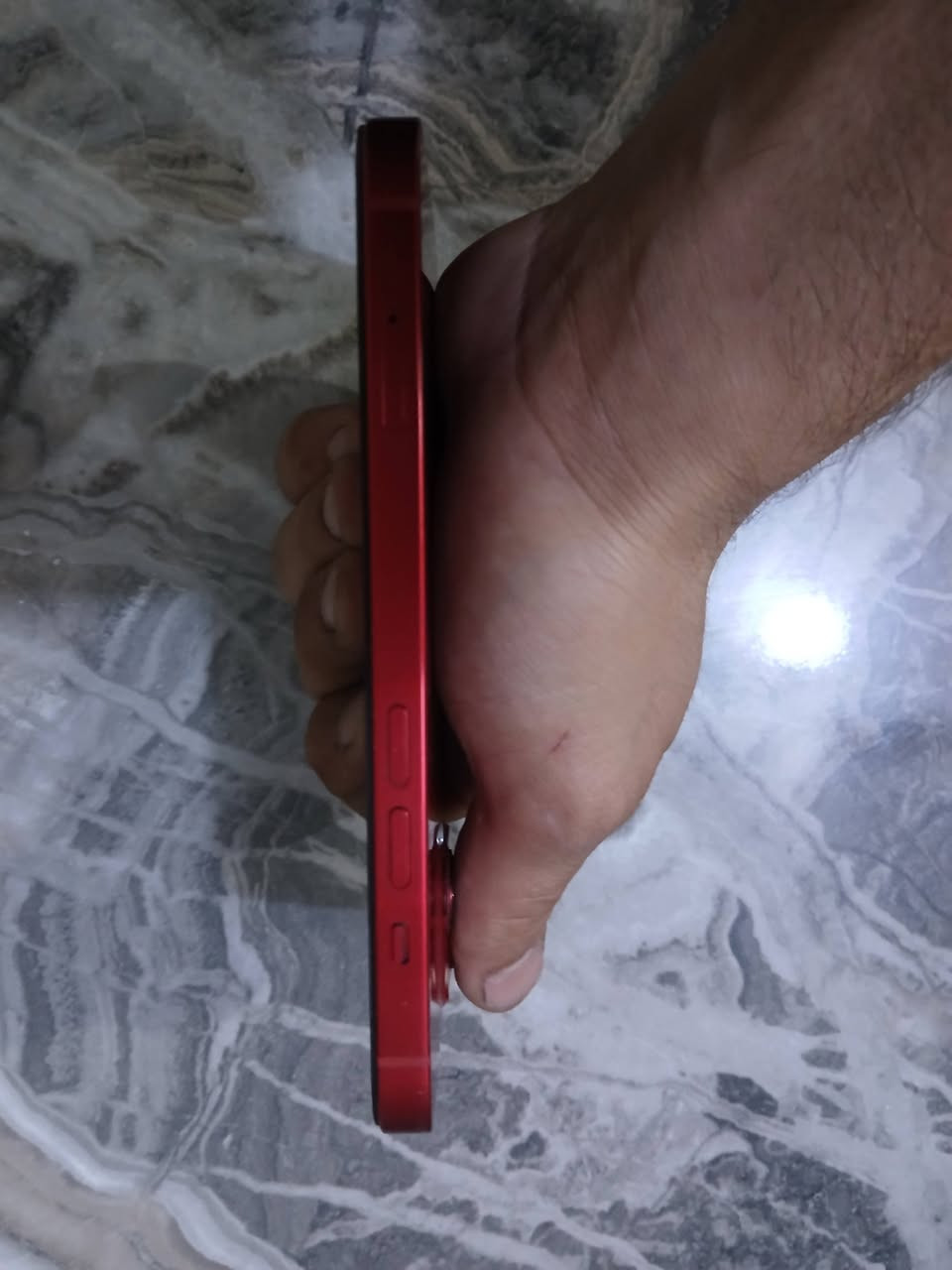 السلام عليكم ايفون ١٣ عادي للبيع الجهاز كله بلادي عله وضع الشركه وكله شغال فقط مبدل شاشه نوعيه زينه وبيهه فطر عله شكل اكس بس ابد مامئثره فيس ايدي شغال هزاز صوت كامرات كله شغال ذاكره ١٢٨ بطاريه ٩٢ للستفسار متواجد فيس ورقمي *********** وبي واتساب
