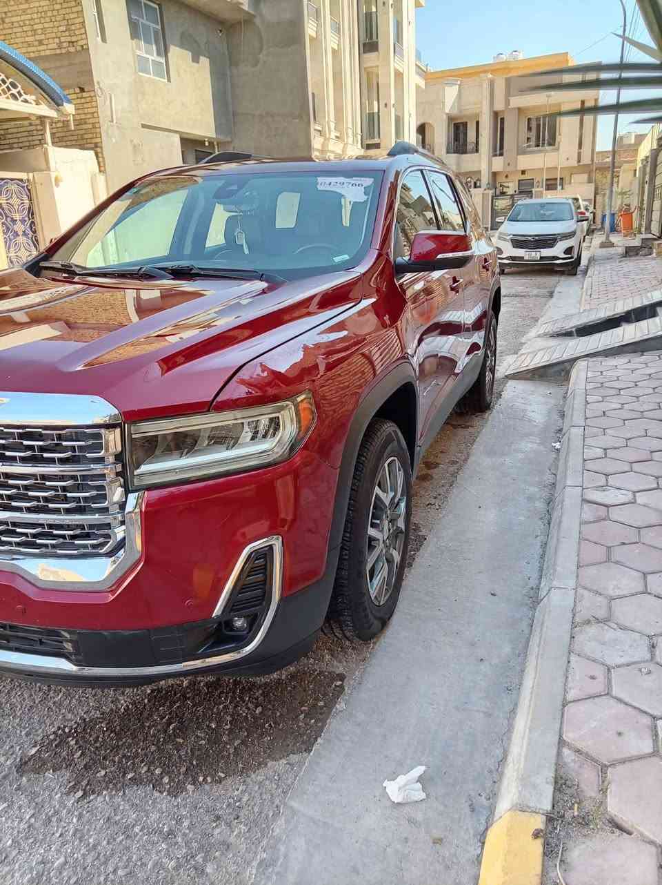 السلام عليكم اكاديا  موديل ٢٣ حادثها كما موضح بالصور ٤ سلندر  ٢٥٠٠ تيربو ٧ راكب كشناتها سياحيه رقم واسط مشروع وطني السياره ماشيه ٩٠ الف كيلو جنطه كهرباء رادار امامي جانبي كشنات جلد كشن  السائق كهرباء  سونار موجود السياره بالكوت مركز المدينه ***********
