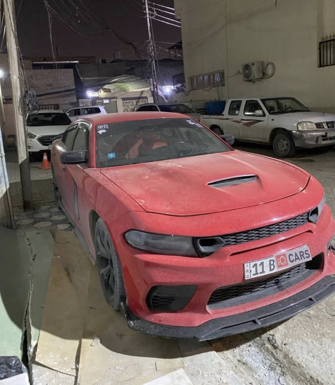 تشارجر 2020 SXT 
سعرها 190 وبيها مجال 
حادثها من امريكا جاملغ ايمن وبنيد وواصل للداخل يعني بيها فخذة مصلحة  مال الجاملغ وصور الحادث موجودة 
وهنا نشكت الباب مال الصدر والوراها وتصلحن ونصبغن يعني 4 قطع وصور الحادث موجودة 
السيارة جاهزة وما بيها اي مشكلة ستوني مسويلها ادامة لمنظومة البنزين وكاملة عوزها مشط ستيرن بس لا غير السيارة مال بيت  معتنين بيها وبانزين ودهن كلة ارقى شي 
دواخلها كاربون فايبر كلة تغطيس ودركة كذلك  السيارة مصروف عليها 
مكان السيارة النجف 
***********
