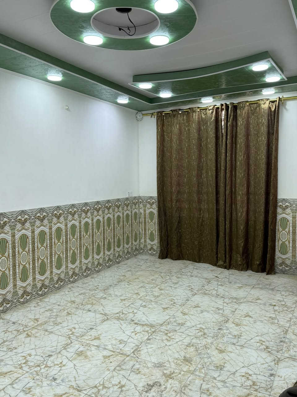 دار ايجار 200 متر غرفتين وصاله ومطبخ واستقبال وحديقه كراج سياره كاشي سيراميك جاهز
للاستفسار واتساب فقط
***********
