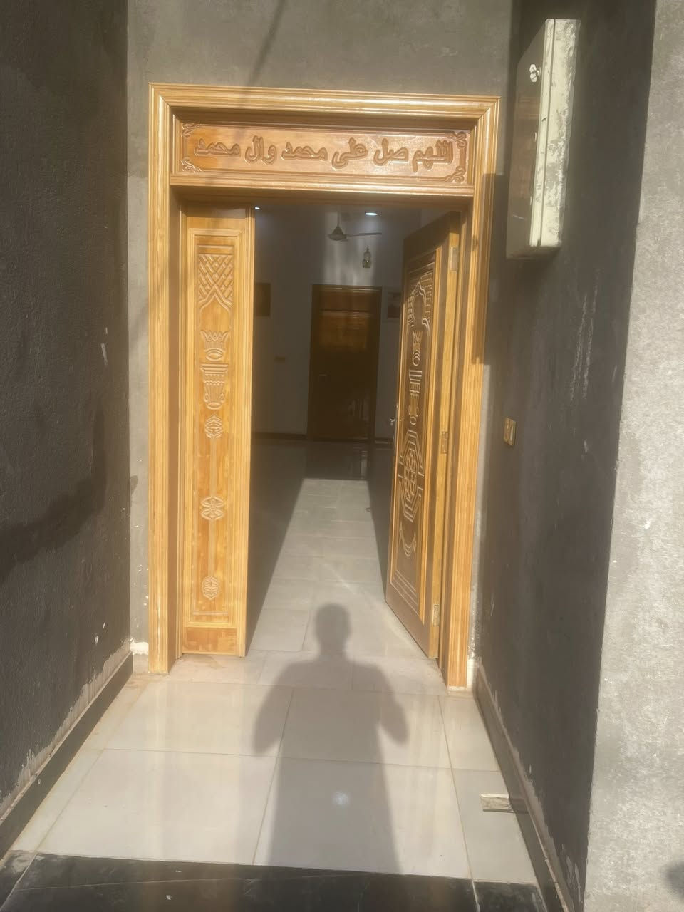 سلام عليكم 
بيت للبيع حي الزهراء زراعي مساحة (200م)
بناء حديث 2025 طابوك اعكاده ورباطات 
يحتوي ( غرفتين - وصاله - ومطبخ - واستقبال - وصحيات داخليه وخارجية) 
البيت يباع بكامل الاثاث من سبالت مراوح وتوانكي وكيزرات يعني تسكن مباشر 
للاستفسار/ مراجعة مكتب عقارات الفنار مجاور مستشفى الخضر العام (***********)

