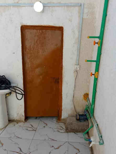 بيت للايجار البصره ابي الخصيب منطقه العوجه المساحه 150م  وإلسعر  250 الف في شارع المختار يتكون من غرفتين ودوانيه ومطبخ وحمام كله سراميك وسقف ثانوي كل البيت داخل وخارج البيت وتأسيس ماي جديد وتأسيس كهرباء جديد البيت كله جديد غريب شارع عام عشار وشارع عام ابي الخصيب وشارع الوسطي رقم ***********
