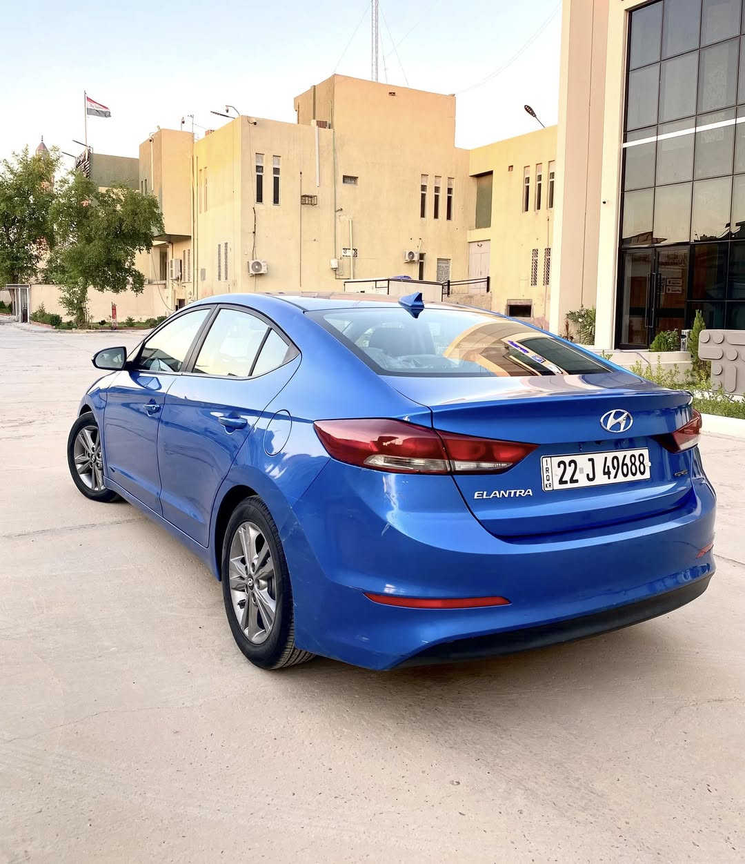 النترا ٢٠١٧ محرك٢٠٠٠ دوش 
بدون ضربه بدون صبغ بدون بارد فقط حادث امريكا باب سائق ومبدل نفس لون مطابق ليبل واحد 
ماشيه ١٣٧ الف كيلو وارد كندي 
ايرباكات كلها كفاله سليمه وغرفتها جديدة كلش واستخدام شخصي / سپير والعده بعدهن مال وكاله ما نازلات
تحكمات ستيرن وشاشه كبيرة لمس 
ادامه كامله جديدة ومنظومه زينون عالي ناصي اصل وكشنات خلفية منفصل قلاب
تدفئة كشنات اماميه تدفئة ستيرن لايت عدسة كامره خلفية 
رادارات خلفية جوانب 
درايڤ مود (نورمال / ايكو / سبورت )
تبريد ثلج خير من الله 
واني المالك الثالث للسياره 
رقم اربيل الجديد وبأسمي تحويل مباشر 
للبيع فقط ب  ١٢٥   وبيها مجال انشاءالله 
مكاني بغداد 
***********
