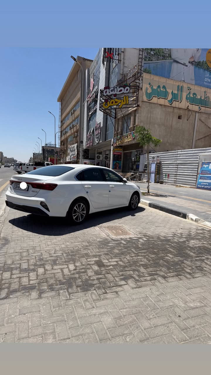 السلام عليكم 
كيا سيراتو خليجي الشركة الدولية مديل 2022 رقم بصرة حرة بأسمي رقم انكليزي تحويل  ثاني يوم 
ماشية 86 الف
مكفوله كفاله عامة
محرك 1600 دوش كير AT
مفروشه ارضية جلد
مواصفات نص فول
تنته سلايد
حساسات خلفية
لد امامي
مرايات شفط كهرباء اشاير بالمري
تحكم ستيرن
وضعيات قيادة
الدواخل لونين
تبريد قطعتين
ويل كروم
مانع انزلاق
السعر 173$ وبها مجال مكان بصرة
حي المهندسين ***********
