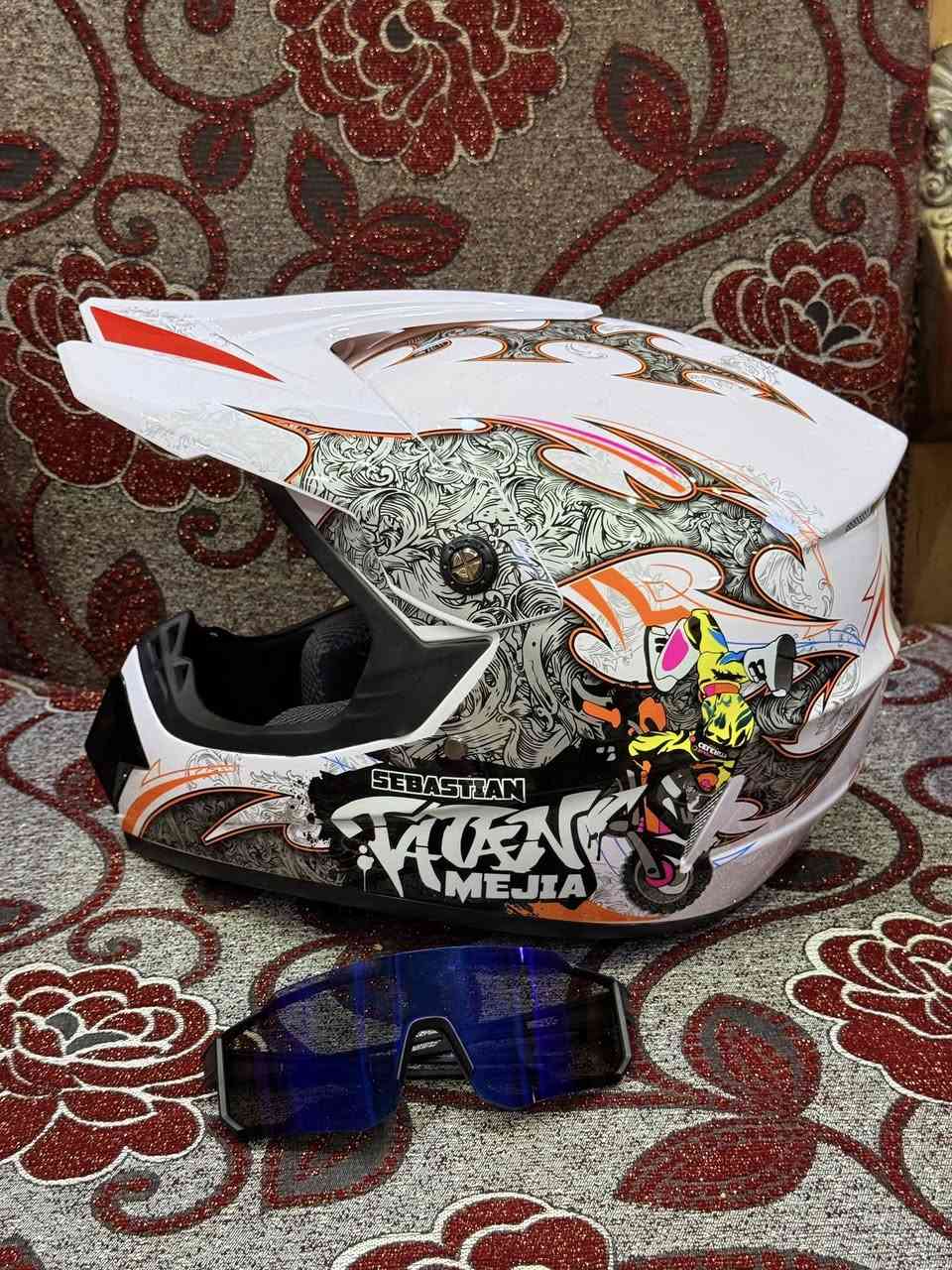 قياس الخوذه M
سعر 35 مع توصيل 

خوذه + نضاره + كامره دراجات 4K واي فاي


**إذا كنت صاحب هذا الإعلان وتريد حذفه لأي سبب، رجاءا أرسل رسالة إلى الدعم الفني**