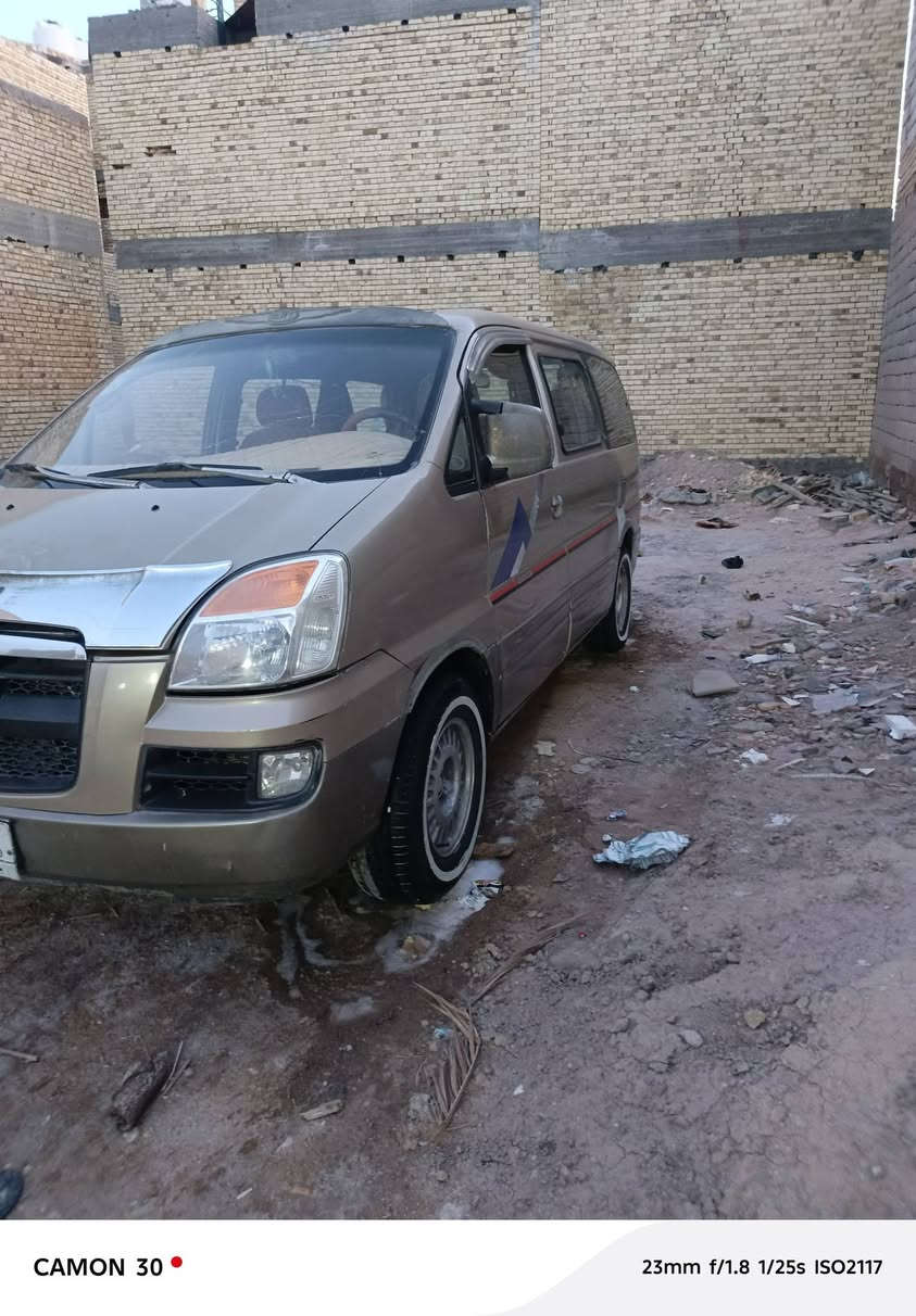 السلام عليكم ستاركس 2001 8راكب
مكينه VVT3000
 بانزين 
رقم بغدا الاماني
كير ومكينه واكسل
وتخم تاير وتبريد وي السويج
كهربايات كله شغال
سنويه له2028
يسمي السياره
وبيه تعمير بل برانكيت صفحه العبري
***********بيه واتساب مامتواجد عله الفيس
السعر 58 وبييه مجال
