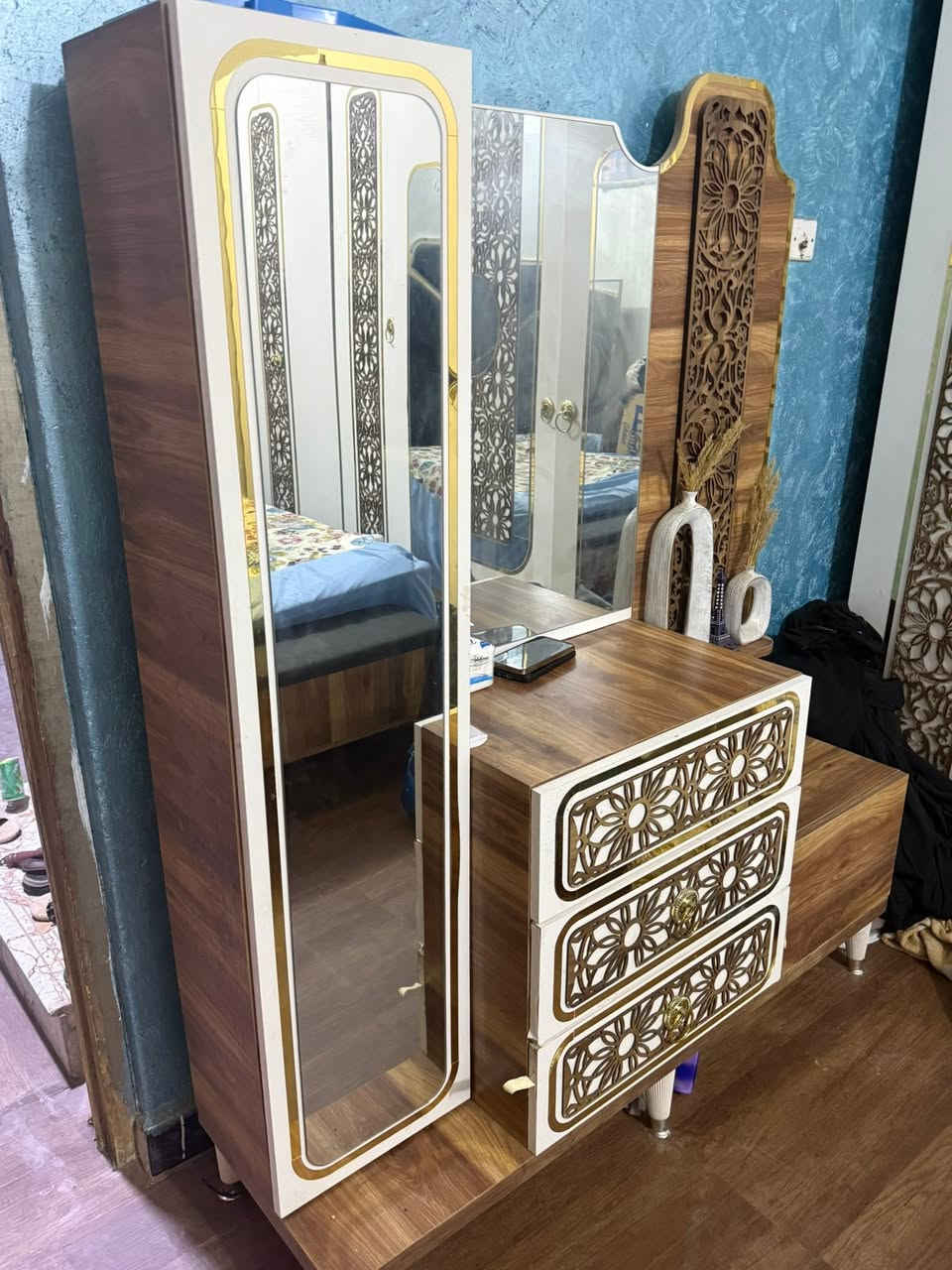 غرفة نوم تركيه تتكون من ١١ قطعه بعد وياه طبله ممستخدمه وكومديات جربايه الغرفه جدا ضخمه واصليه درجه أولى

بداخلها تخته فصال مفصلتها فصال من غير الجربايه 

مكاني بغداد حي اور


**إذا كنت صاحب هذا الإعلان وتريد حذفه لأي سبب، رجاءا أرسل رسالة إلى الدعم الفني**