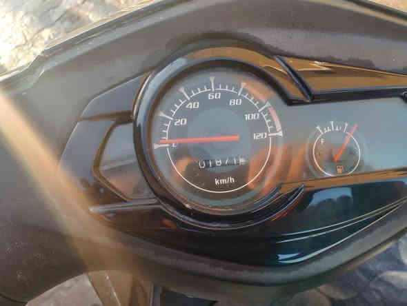 السلام عليكم دراجه سكنس لبيع او مراو الدراجه جاهزه كلشي مابيهة نقص الواقيه الجوه المقعد والبكلات بس هذني بيهة نقص  المكان الرفاعي السعر 125 الاتصال ***********
