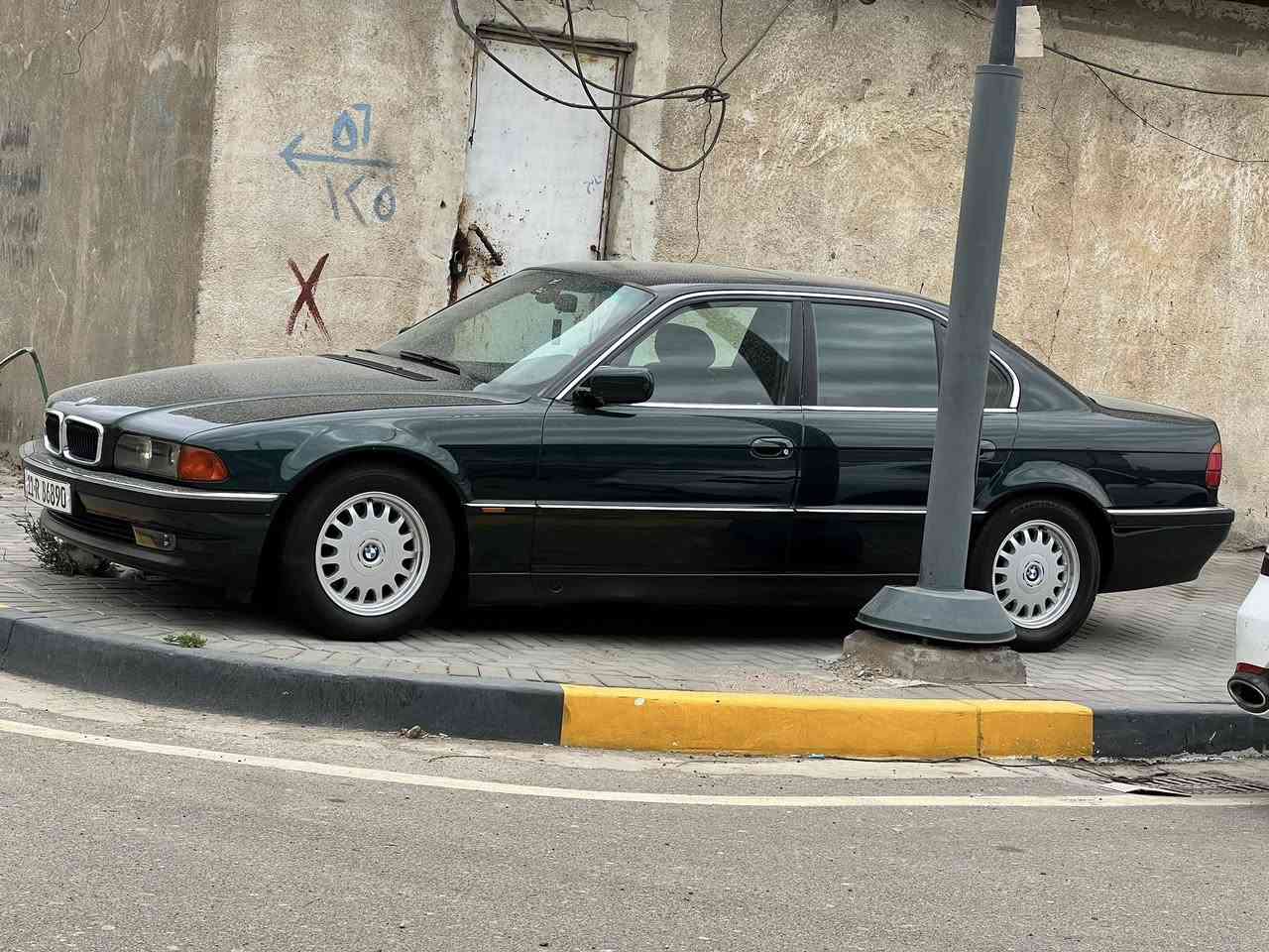 السلام عليكم
بي ام دبليو خفاش مديل 96 اصل(BMW e38 744)

رقم بغداد تحويل 

اللون زيتوني مصبوغه جماليه ماعدا القماره بلاديه مغلفها نانو

بأذن الله جاهزه حداديه جديده تخم تاير دنلوب ياباني اصلي

ويل بلادي

غرفه جديده مكينة جديده قبل شهر شادها عليها ادامه كامله 

گير تبترونك 

(يشهد الله السياره صارف عليها صرف موطبيعي

وكل قطعه اشدها اصليه شرط. مااشد اي شي تجاري)

مكان السياره بصره دور الضباط 

السعر 110 وبيها مجال قليل

للاستفسار ***********
