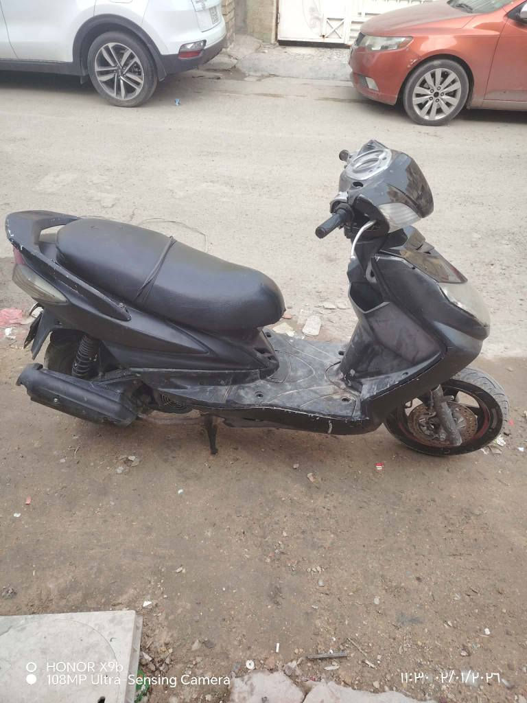 السلام عليكم 
دراجه سكنس فحل كابريتر 
دراجه شغاله سلف هندر كهرباء 
كيج بانزين كيج سرعه كيلو متر شغالات
محرك مجفت صوتها ناعم
للبيع 400 مجال بسيط
نقصها جاملغ امامي 
أو مراوس ببريز 
مكاني بغداد الشعب
الشراي يتصل 
خاص أو واتساب 
***********
