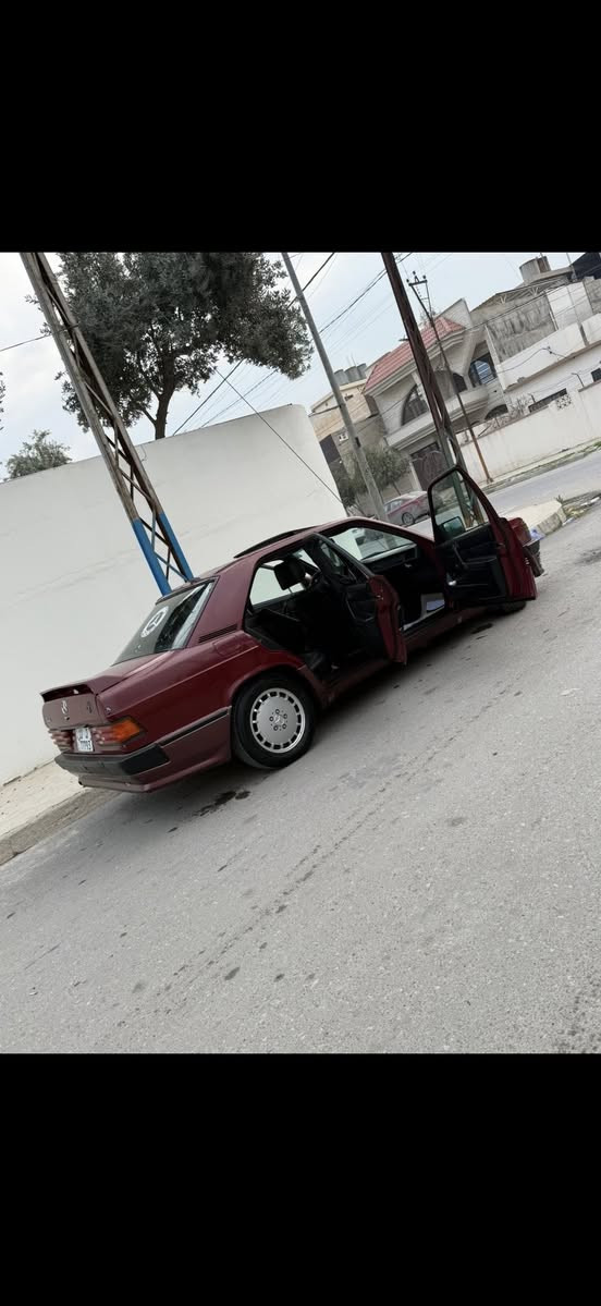 السلام عليكم 

للبيع مارسدس 190
موديل 89 محدثه 91
دعاميات M
سلايت 
داخل جلد 
محرك 4 سلندر كابريته 
كاربون بانزين بيها 
شرط التحويل 
صبغ جماليه بدون ضرر 
السياره حيل جديده 
الموقع موصل حي الطيران 

السعر 55 وبيها مجال للطيبين 
غير متواجد عل خاص فقط عل رقم *********** 
***********

