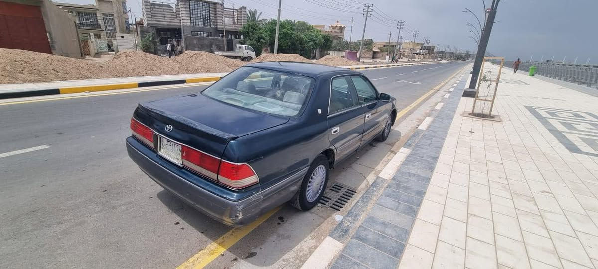 السلام عليكم ' راس الثور فلات زيتوني موديل 1996للبيع السياره كير مكينه كفاله مكينه 3000 بطل اسود السياره كدامك شوف العين رقم بصره بسمي السياره حداده تخم تاير باتري تبريد ثلج كلشي بيه شغال شاشه اندرويد السياره خسران عليه هواي ومتوازي ع بيعته رايده ب65 وبيه مجال قليل للشرايه  مكاني البصره قضاء المدينه ***********
