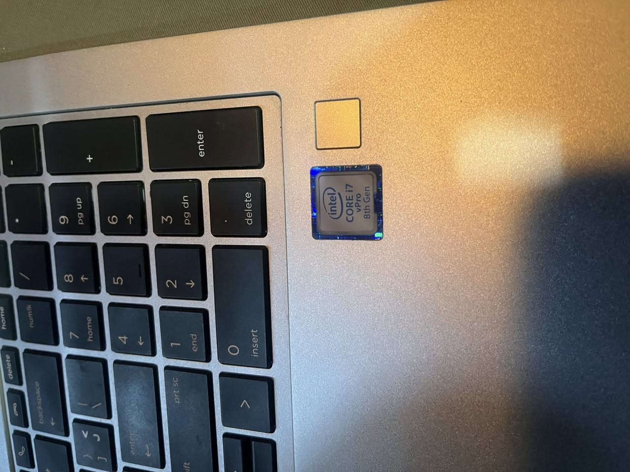 السلام عليكم لابتوب hp للبيع
HP: 850 G6

CPU: Ci7 8TH

RAM: 16 GB

SSD: 512 GB

VGA: 2 GB

     LED: 15.6" 
للتواصل ***********واتساب
