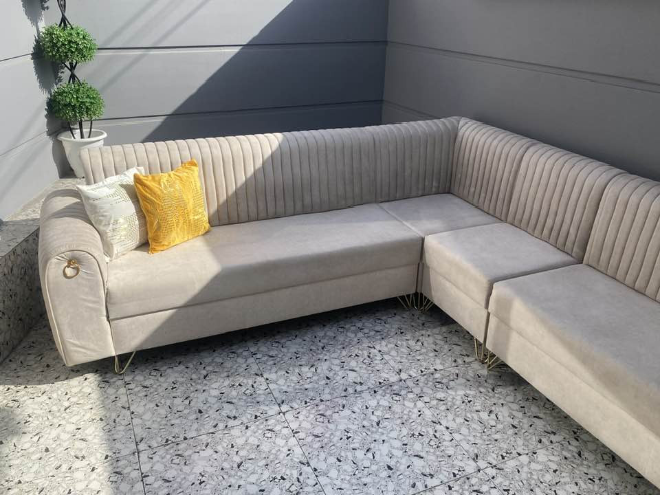 سلام عليكم
ديوان للبيع نظيف اي عيب مابي 6 امتار تفصال ويا 4 كوشات شراي هابر رقم*********** عنوان كركوك
