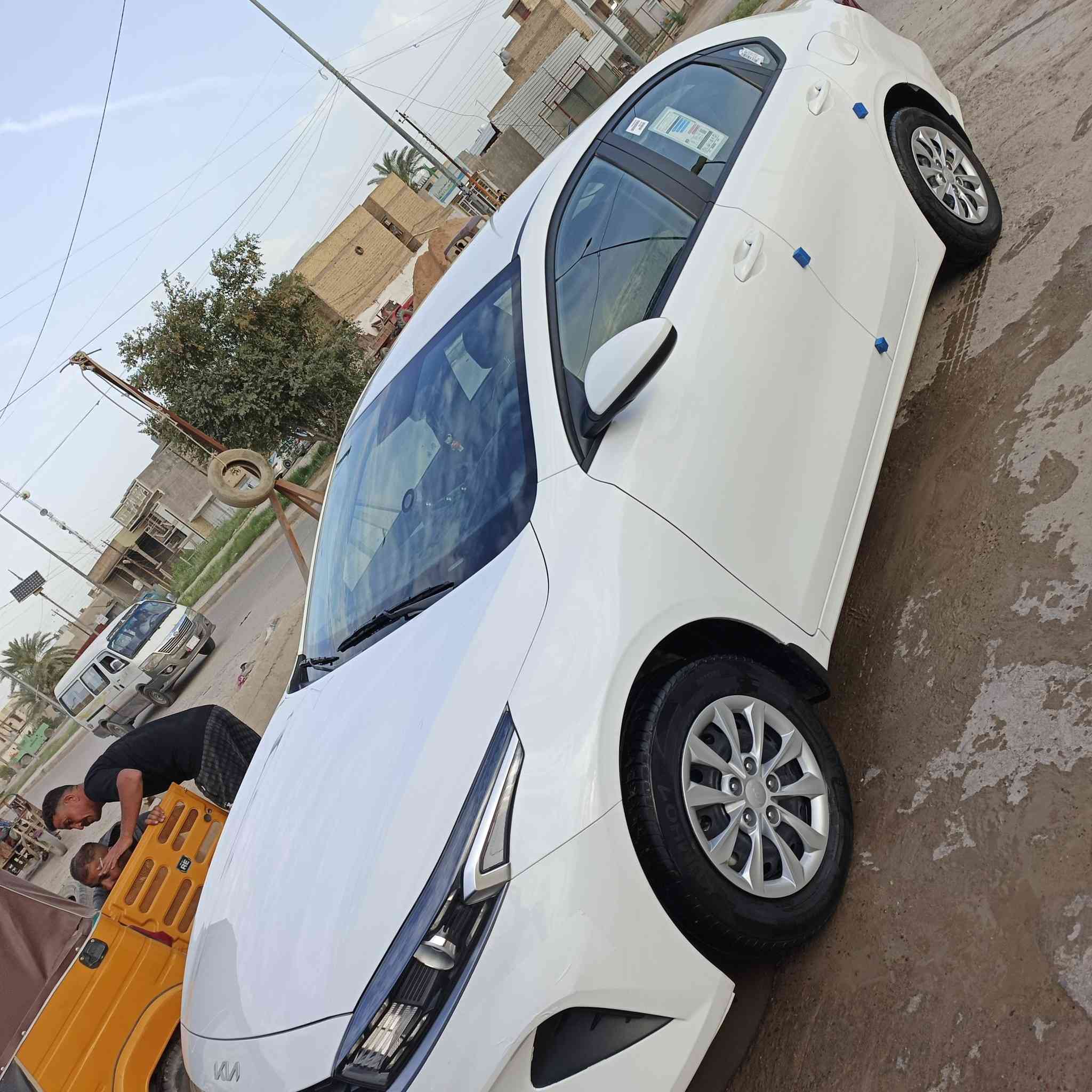 كيا سيراتو ٢٣ ماشيه ٥٦ الف كيلو مكينه ٢٠٠٠ سياره بيه بارد فقط موجوده صوره البارد  مواصفات عاديه مراوس بكورلا هايبرد ٢٠٢٥ او للبيع ١٦٥ ***********
