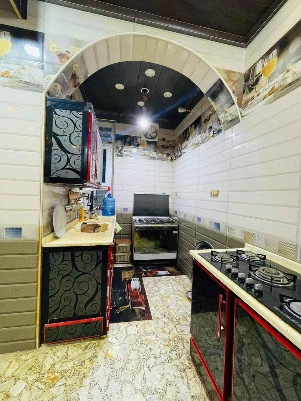 دار للبيع
في المناذرة حيرة (طريق الصنين) . 

 (منطقة الرويطات )👈🏻مجاور جامع ذو الفقار 

 دونم طابو زراعي سند 25 ب اسمي 

المساحة 300بناء مع الأثاث 

مع هيكل دار 150متر 

التفاصيل. الدار مكون من 4 غرف 

مطبخ 4 ×6
  

صالة 4 ×6

إستقبال 5 ×13

هـول 5 ×10
وصحيات داخل وخارج  
وحدايق  امامية وخلفية 
الاستفسار على الرقم
***********
