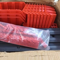 عدة وبراغي • بلاستيك متين • أدوات منزلية