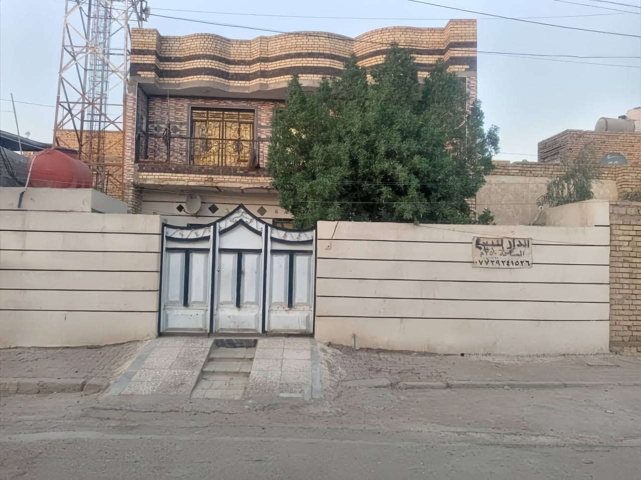 السلام عليكم بيت للبيع مساحه 250 متر طابو صرف حي الغدير الاولى (العرضات) قرب شؤن المرئه طابقين السعر (225)
للستفسار ***********
