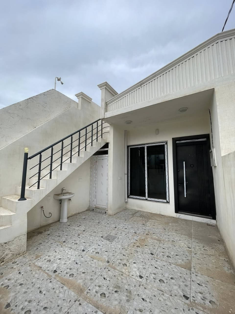 سلام عليكم 
بيع سريع 
بيتين صفر للبيع في دروازة 
مساحة:١٠٠م
كامل خدمات
كراج+صحيات خارجية+غرفة استقبال+مطبخ و مطبخ حار+غرفة نوم
سعر مناسب جداً
***********
