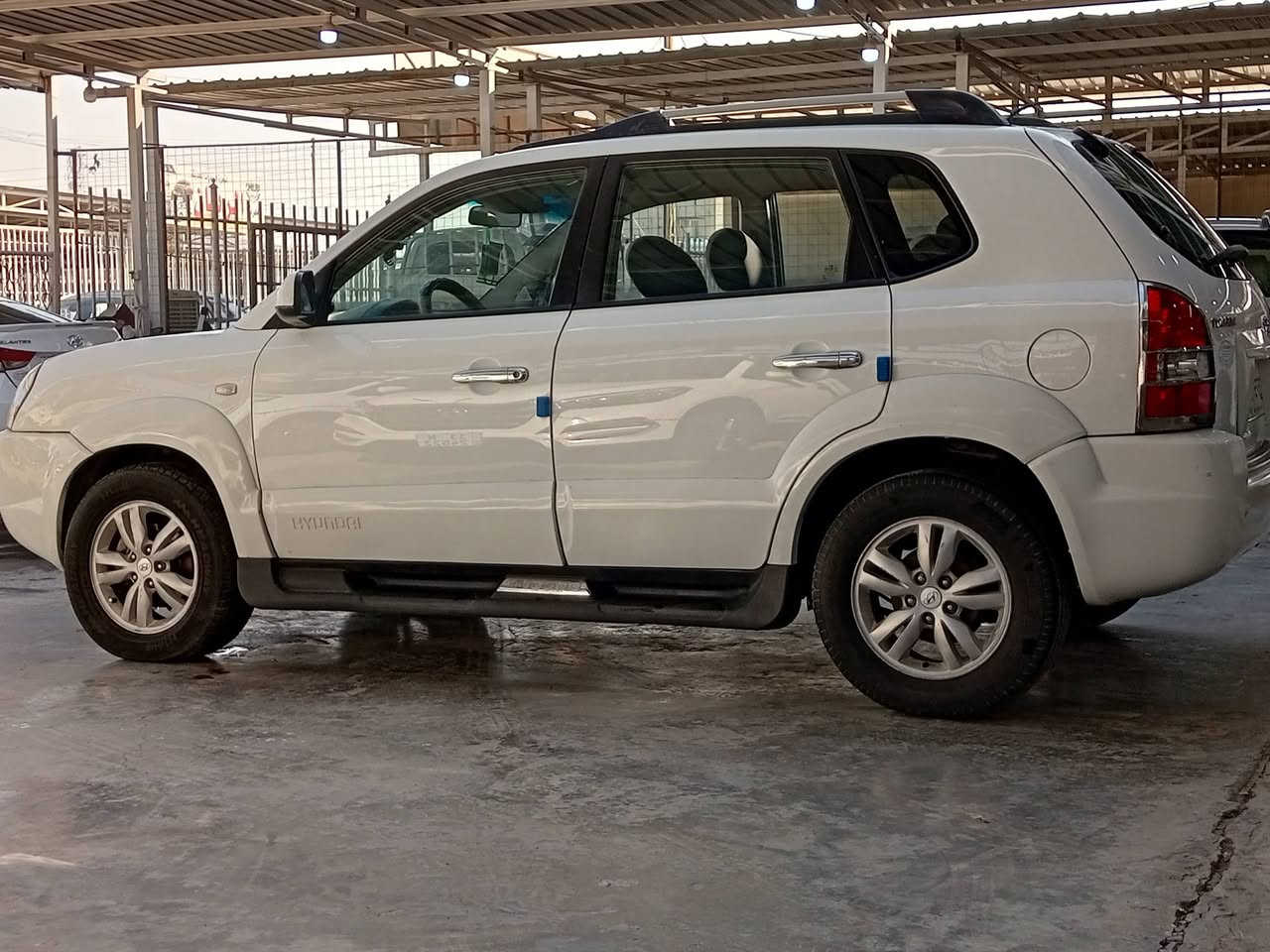 السلام عليكم عندي توكسان 2009 خليجي للبيع او مراوس حسب القناعه مكينه 2000 دوش رقم بغداد الانكليزي السيارة جاهزة وماناقصها كلشي بيها صبغ بسيط شبر بل بنيد شبر جاملغ ونص باب الأيمن غيرهن اني خسارلك السونار  السعر 120 وبيها مجال يرهم تنطي 80 والباقيات قصط أو وعده للاستفسار الاتصال ***********/***********
