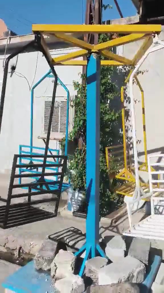 ناعور فرار سعره 350
نطاز سبرنك مستخدم قليل عرض وطول  2.500 مترين

 ونص  سعره 200 

‏‪***********‬‏
