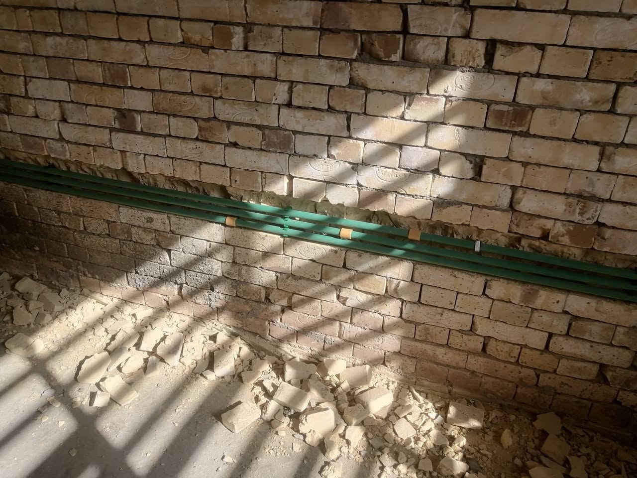 الحمد لله تم اكمال المرحله الأولى بيت احد الاخوه ان شاء الله ينال اعجابكم شغل مناسب وضمان نشتغل بوري وسيمنس ستلايت وانترنت وكاميرات كله دفن وحسب الطلب للإستفسار مراسلة الصفحه او الاتصال ***********
